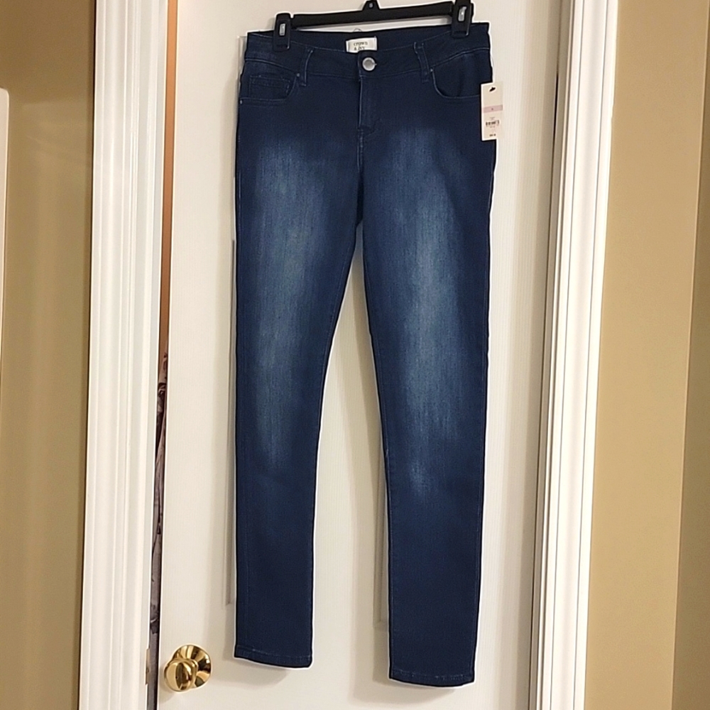 Crown & ivy skinny jeans. Size 6